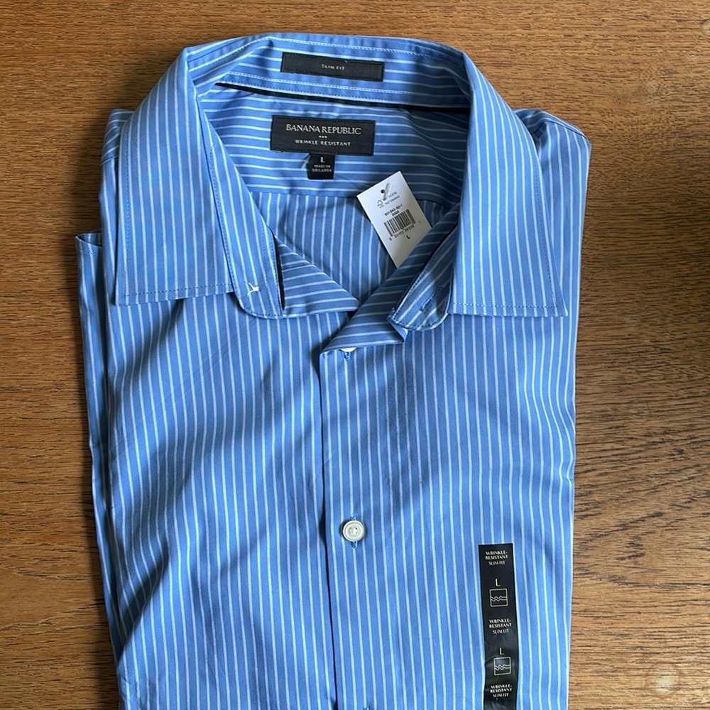 Men’s Banana Republic wrinkle resistant dress shirt. Slim fit. Size large.